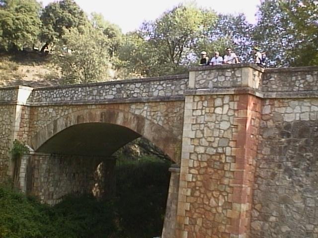 Retiendaspuente2.jpg (67913 bytes)